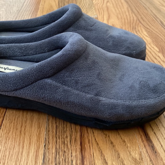 Size 11 grey dearfoam slippers - Picture 3 of 4